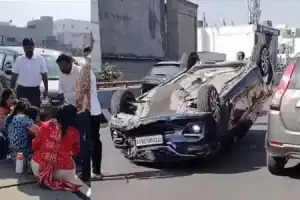Car accident on PV Narasimha Rao flyover