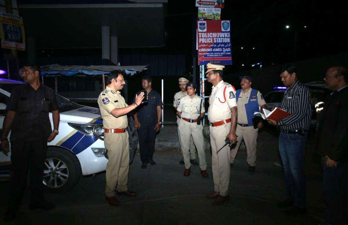 Hyderabad CP Conducts Midnight Patrol, Surprise Inspections to Boost Night Policing