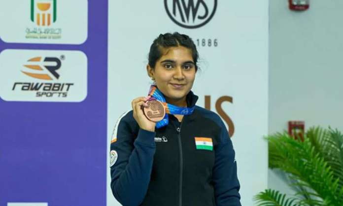 Hyderabad girl wins bronze medal in shooting at world championship