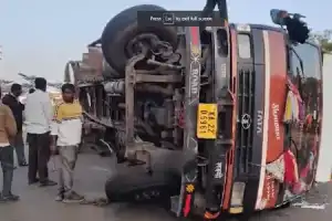 Lorry overturns in Vikarabad