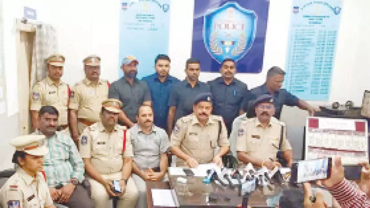 Police catch fake money makers in Mehdipatnam