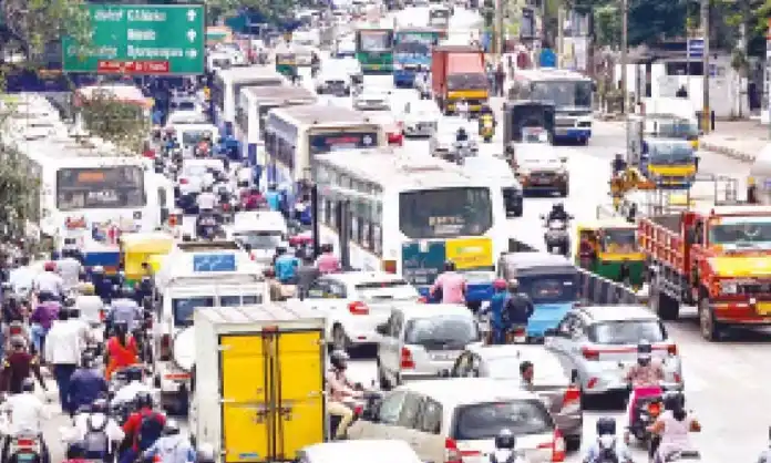 Traffic Moves Slowly Near Mehidipatnam Due to Road Construction