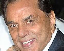 Veteran Bollywood Actor Dharmendra Passes Away at 89 in Mumbai