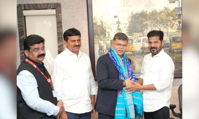 Telangana Chief Minister asks HUDCO for low-interest loans