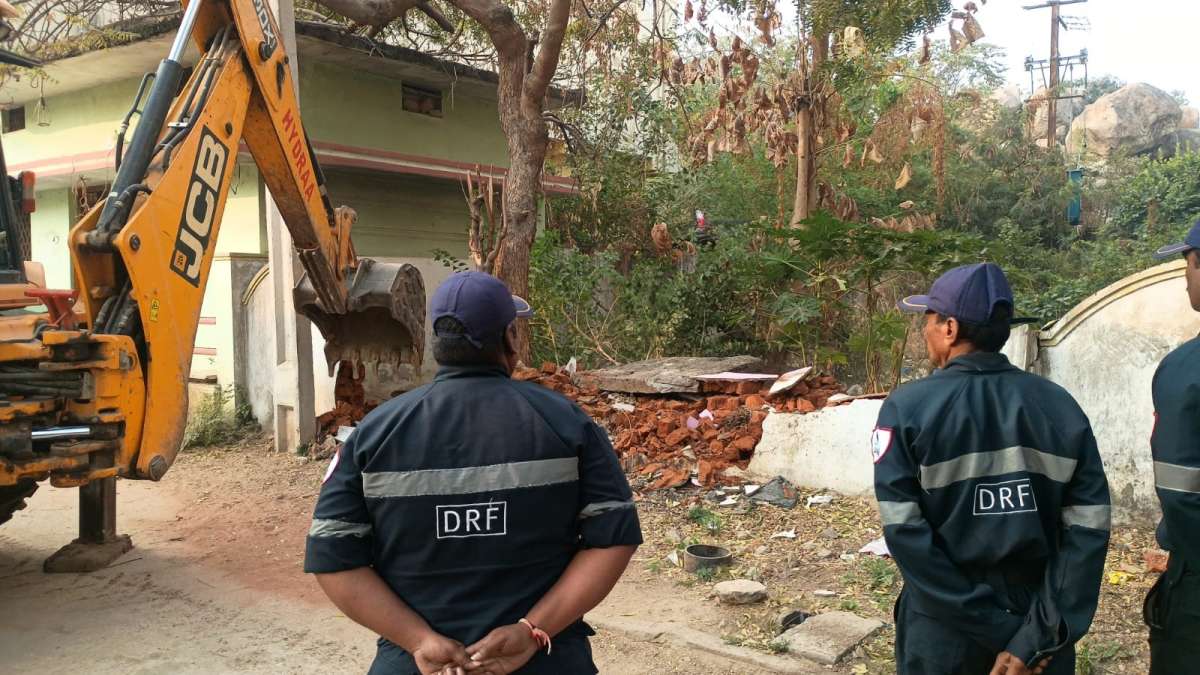 HYDRA Clears Encroachments at Shamirpet and Gachibowli, Protects Park and Restores Road Access