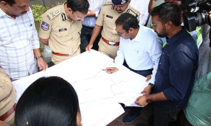 City Police Commissioner Inspects Flyover Construction at Mugdha Junction Under H-CITY Project