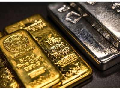 Gold prices slightly decrease, silver remains stable today