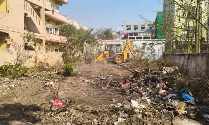 HYDRAA clears illegal structures from parks in Jeedimetla and Gudimalkapur