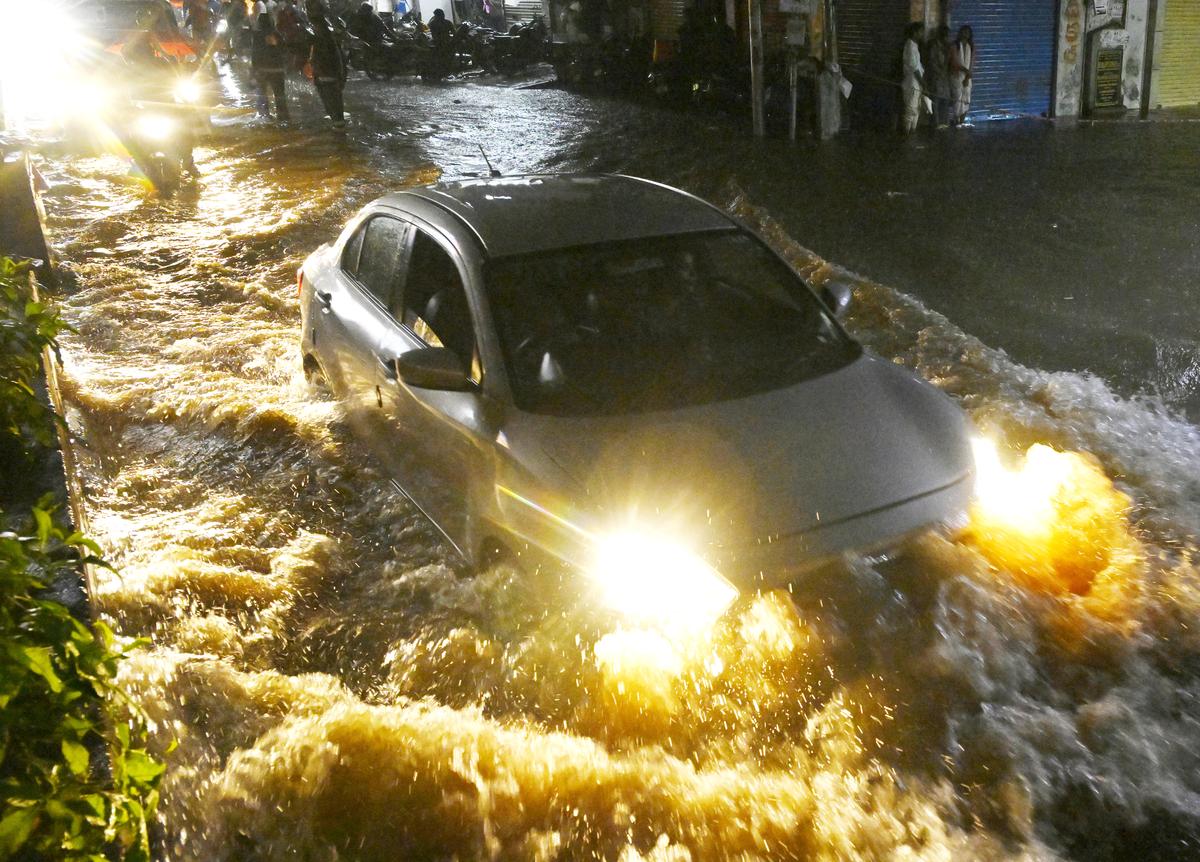Moderate Rains and Thunderstorms Alert for Multiple Areas in Hyderabad