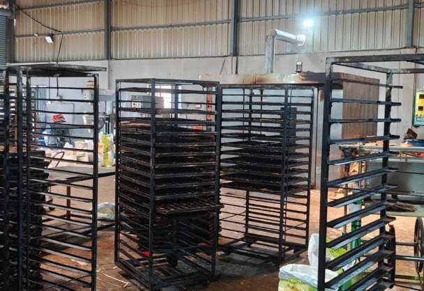 Illegal Bakery Using Rotten Eggs and Chemicals Busted in Katedan, Three Arrested