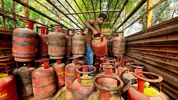 No Fuel or LPG Shortage in Hyderabad, CP Hyderabad Urge Citizens Not to Panic