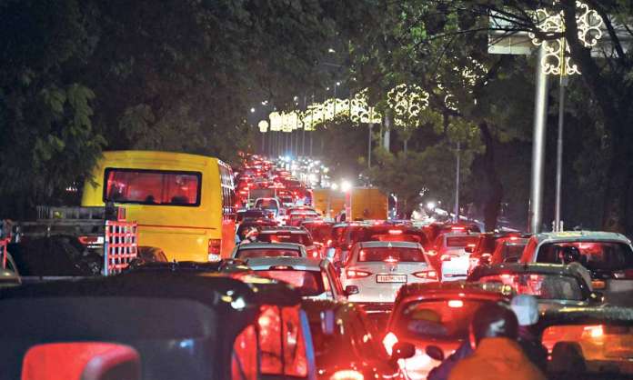 Strong Winds Cause 14 Tree Falls, Traffic Chaos in Hyderabad IT Corridor