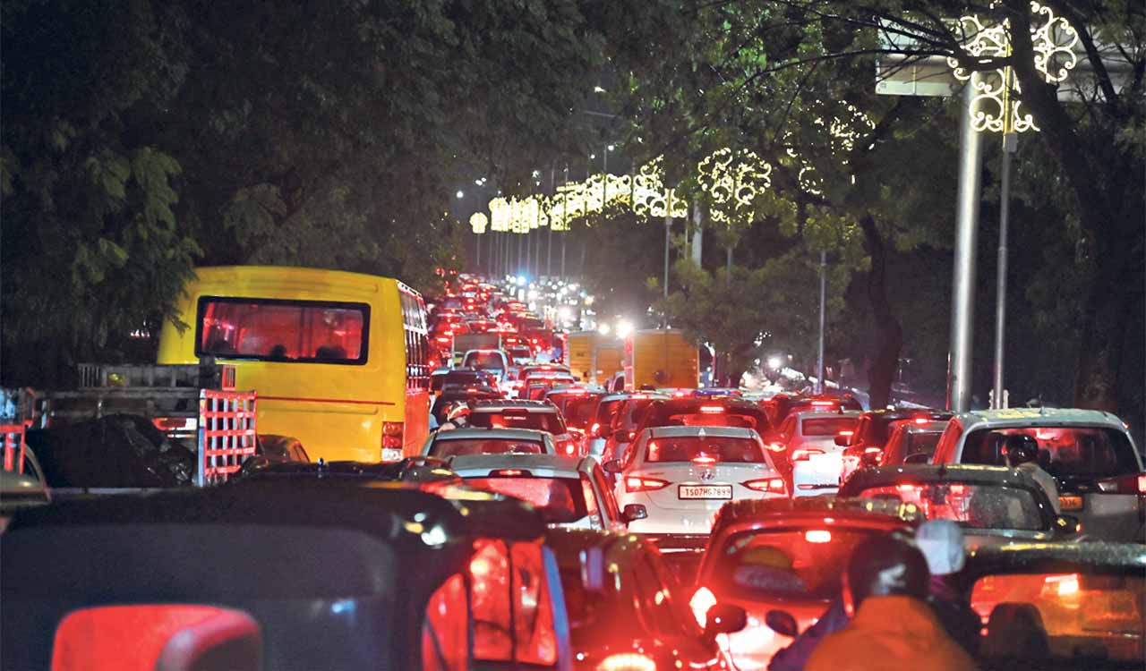 Strong Winds Cause 14 Tree Falls, Traffic Chaos in Hyderabad IT Corridor