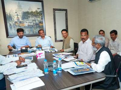 Telangana CM Orders Ring Roads Around District Headquarters to Ease Traffic Congestion