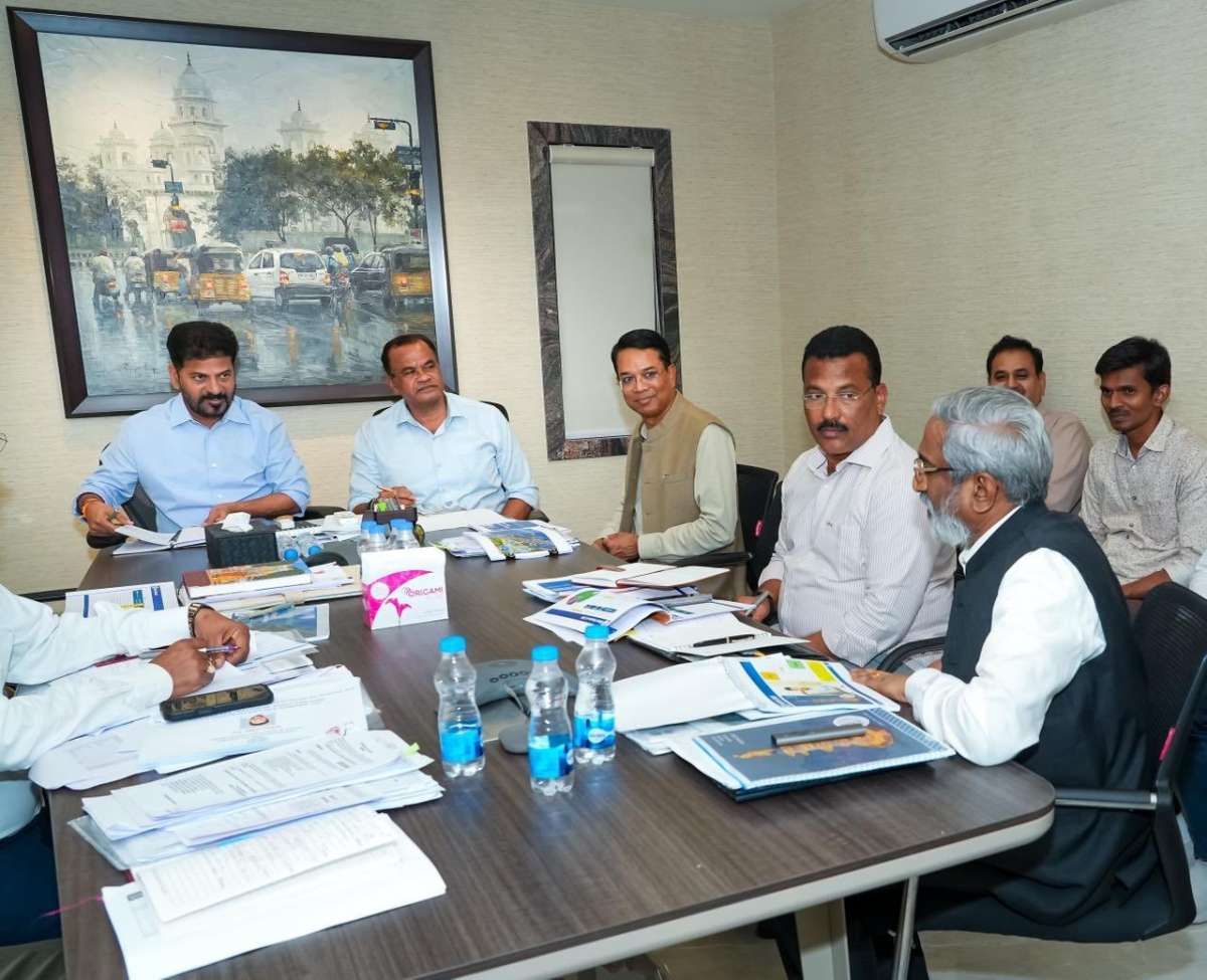 Telangana CM Orders Ring Roads Around District Headquarters to Ease Traffic Congestion
