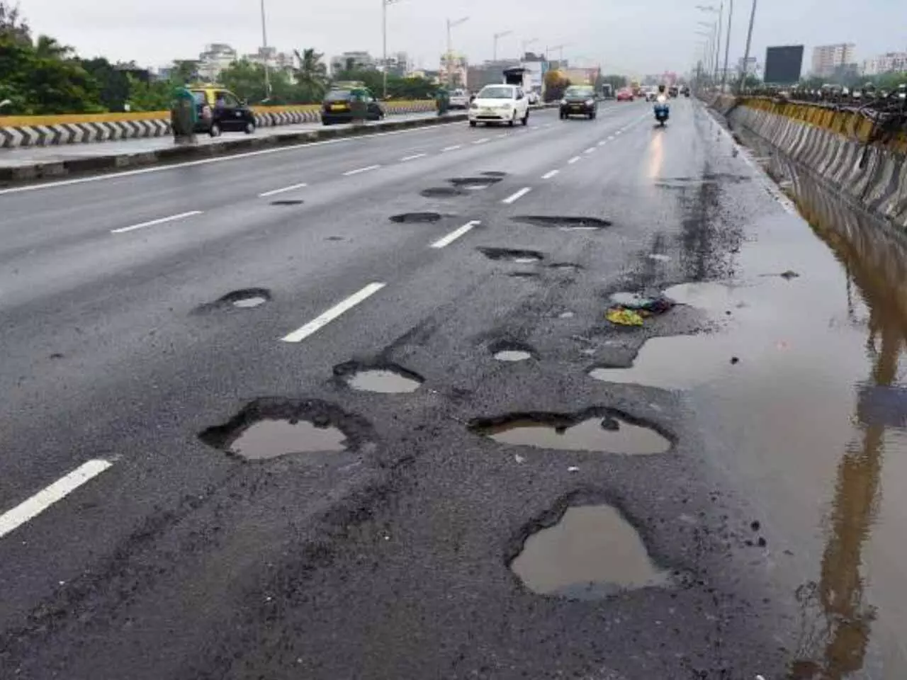 Tellapur Pothole Road Makes Commute Difficult