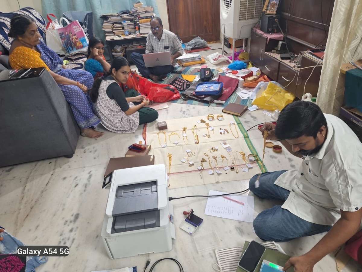 ACB Busts Warangal Sub-Registrar Office: ₹67 Lakh Cash, Gold Seized in Corruption Raid