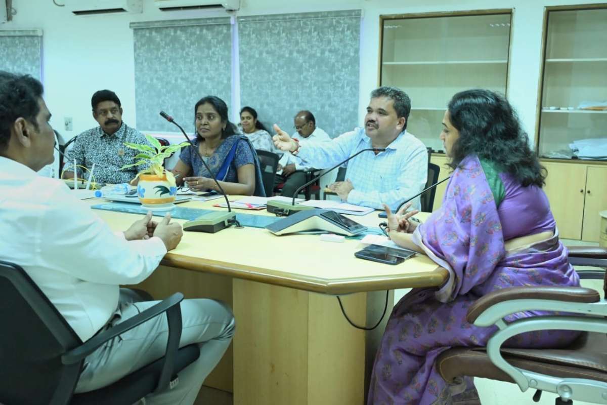 Cyberabad Municipal Commissioner Holds Key Meeting with Builder Associations on Construction Compliance and Safety