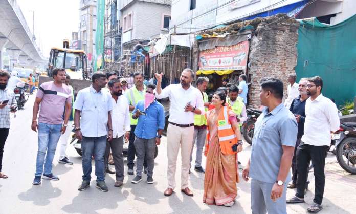GHMC Intensifies Encroachment Removal Drive Across Key Hyderabad Locations for Smoother Traffic