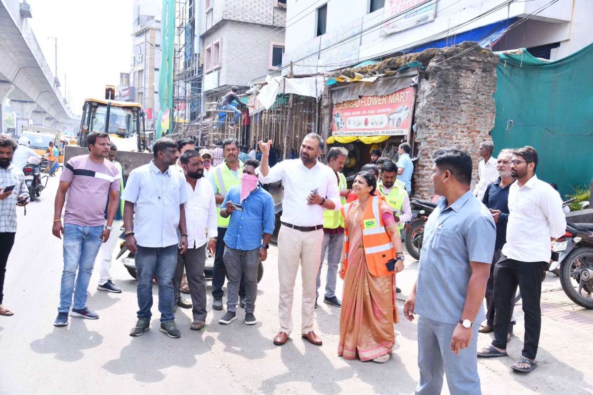 GHMC Intensifies Encroachment Removal Drive Across Key Hyderabad Locations for Smoother Traffic