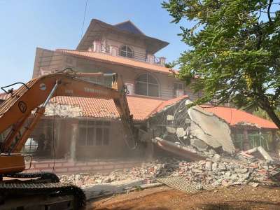 Hydra Demolishes Illegal Guest House and 6-Story Building in Ameenpur Operation