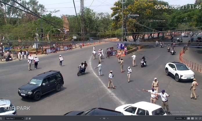 KBR Park Flyover Trial Run Supervised by Hyderabad Traffic Police Officials