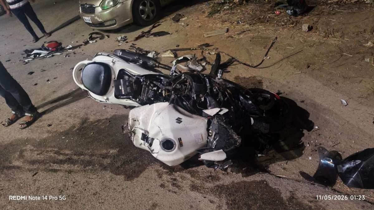 5 Killed as Speeding Bike Crashes into Car in Mahabubnagar