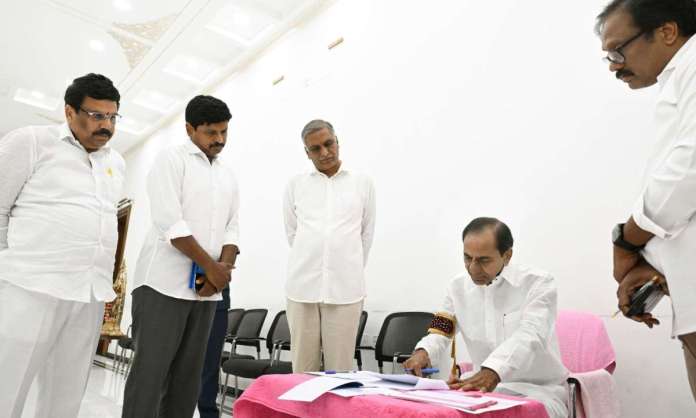 KCR Directs BRS to Launch Statewide Digital Membership Drive Across Telangana
