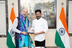 Uber CEO Meets Telangana CM, Plans to Expand Hyderabad Centre of Excellence