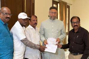 Asaduddin Owaisi Urges Citizens to Complete Enumeration Forms Under Special Intensive Revision