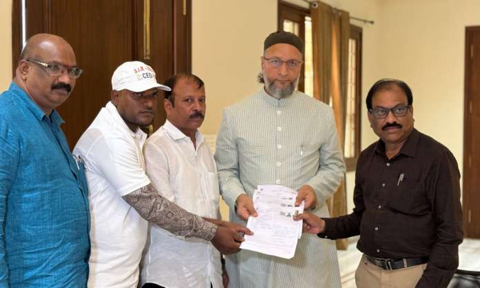 Asaduddin Owaisi Urges Citizens to Complete Enumeration Forms Under Special Intensive Revision