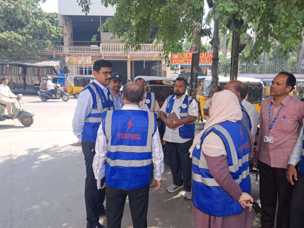 TGSPDCL CMD Leads Field Inspection in Hyderabad Under Special Power Infrastructure Drive