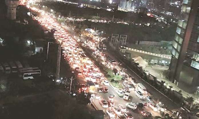 Cyberabad Police Asks IT Companies to Begin Staggered Early Logouts from 3:30 PM Amid Heavy Rain Alert