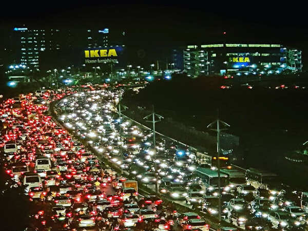 IT Corridor Traffic: Police Plan Special Operation to Tackle Hyderabad’s Growing Congestion Crisis