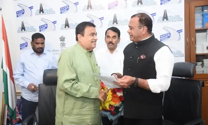 Komatireddy Secures Centre’s Nod for Key Telangana Road and Bridge Projects