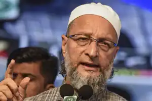 Supreme Court to Hear Owaisi’s SIR Petition Along With Rahul Gandhi, Kharge Pleas